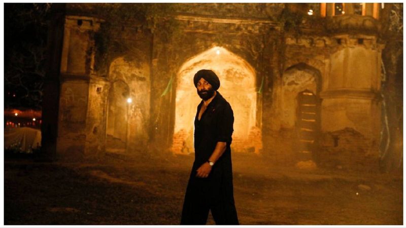 Gadar 2 ने तोड़ा शाहरुख खान की ‘पठान’ का रिकॉर्ड! बनी अब तक की सबसे अधिक कमाई करने वाली हिंदी फिल्म