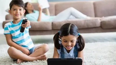 रविवारी नुस्‍खे  बच्‍चों को लग रही है मोबाइल और टेलीविजन की लत  जानें नुकसान और दूर करने के उपाय