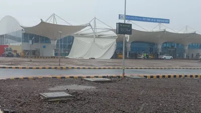दिल्ली के igi के बाद राजकोट एयरपोर्ट पर हादसा  बारिश के बाद टर्मिनल पर गिरा शेड