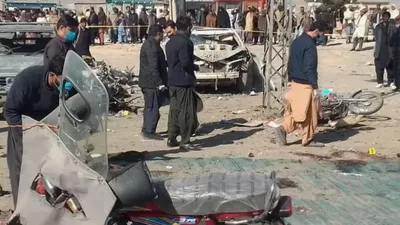 पाकिस्तान में चुनाव से एक दिन पहले बम धमाका  26 लोगों की मौत