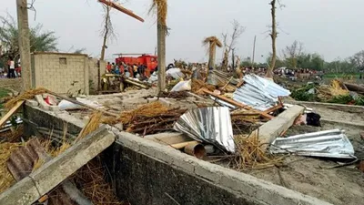 कई मकान उजड़े  पेड़ उखड़े और 100 से ज्यादा घायल… बंगाल में चक्रवाती तूफान से भारी तबाही