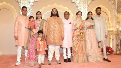 anant ambani radhika merchant wedding  शादी से दूल्हे राजा की पहली photo आई सामने  देखें अंबानी परिवार में किसने क्या पहना