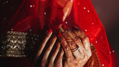 ससुराल में फंदे से लटका मिला महिला का शव  8 महीने पहले हुई थी शादी  मंजर देख पुलिस भी हैरान