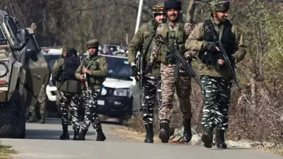 कश्मीर में सुरक्षाबलों और आतंकियों के बीच मुठभेड़  लश्कर ए तैयबा के चीफ कमांडर समेत दो हुए ढेर