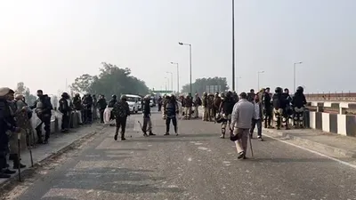 farmers protest  कई रास्तों पर रोका गया आवागमन  चंडीगढ़  पंजाब और हरियाणा से आने जाने के लिए जान लें वैकल्पिक रूट
