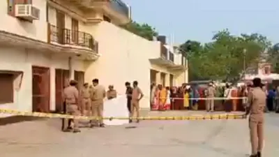 up  बच्चों को छत से फेंका  मां को दागी गोली और खुद की खुदकुशी    सीतापुर में एक ही परिवार के 5 लोगों की निर्मम हत्या