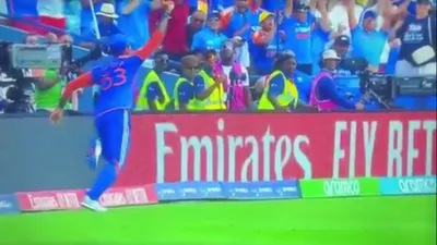 ind vs sa  सूर्य कुमार यादव ने आखिरी ओवर में कैच नहीं  वर्ल्ड कप ट्रॉफी पकड़ी  देखें viral video