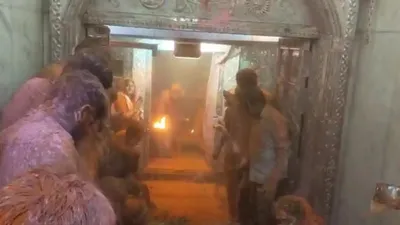 mp  उज्जैन के महाकाल मंदिर में बड़ा हादसा  भस्म आरती के दौरान आग लगने से मुख्य पुजारी समेत 13 लोग झुलसे  अस्पताल में भर्ती