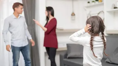 पति पत्नी के संबंधों में बिखराव का बच्चों के मन पर घातक प्रभाव  जानें कैसे
