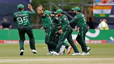 t20 world cup  मैच फिक्सिंग के आरोपों के बीच बाबर आजम के बचाव में उतरा पूर्व पाकिस्तानी कप्तान  मोहम्मद हफीज पर साधा निशाना