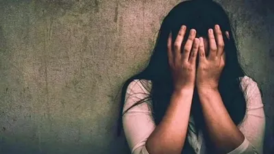 भाई की शादी में शामिल होने आई 9वीं की छात्रा से सामूहिक बलात्कार  मंदिर में छोड़ गए आरोपी