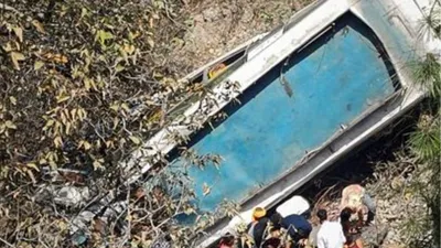 akhnoor bus accident  जम्मू पुंछ हाईवे पर खाई में गिरी बस  22 लोगों की मौत  60 घायल