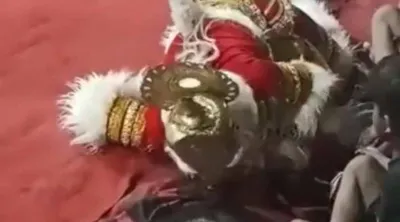 मैनपुरी में हनुमान जी का वेश रखकर नाच रहा था शख्स  अचानक नीचे गिरा और हो गई मौत