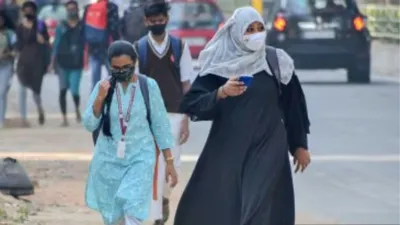 kolkata hijab row  टीचर को हिजाब पहनने से रोका तो दे दिया इस्तीफा  बवाल के बाद अधिकारियों ने बताया गलतफहमी