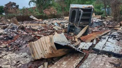 manipur violence  इंफाल में सुरक्षाबलों और भीड़ के बीच झड़प में दो घायल  bjp नेताओं के घर जलाने की कोशिश