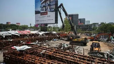 mumbai hoarding collapse  मुंबई होर्डिंग हादसे की जांच में बड़ा खुलासा  जानिए ips की पत्नी के सहयोगी का क्या है कनेक्शन